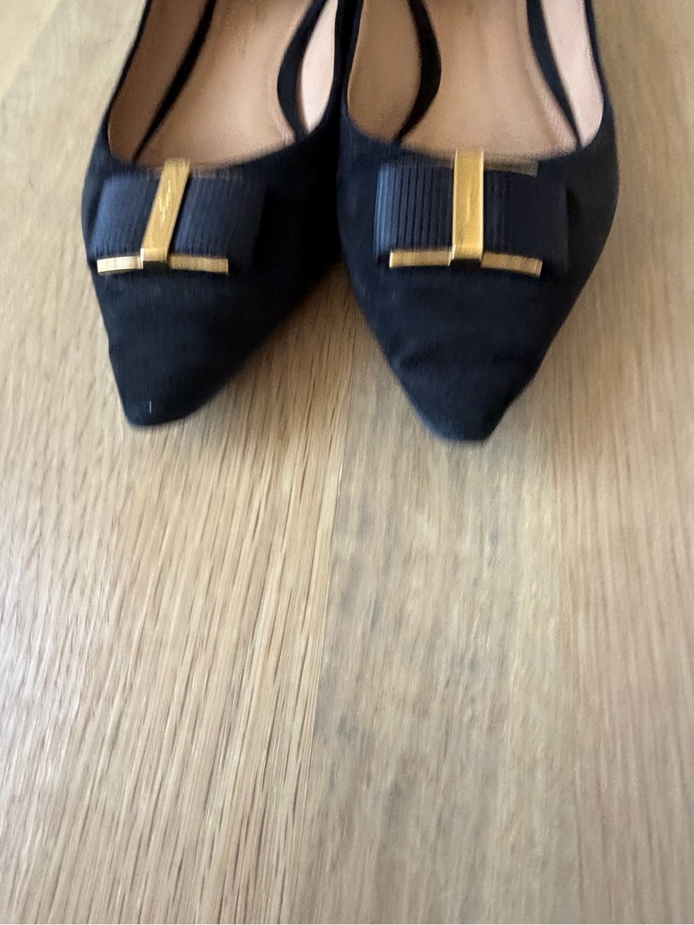 Salvatore Ferragamo Black Suede Pointed-Toe Vara Bow Flats - Picture 7 of 8